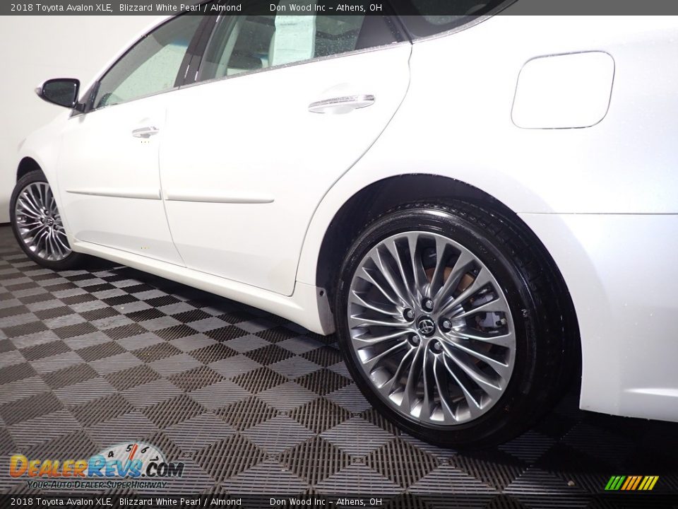 2018 Toyota Avalon XLE Blizzard White Pearl / Almond Photo #10