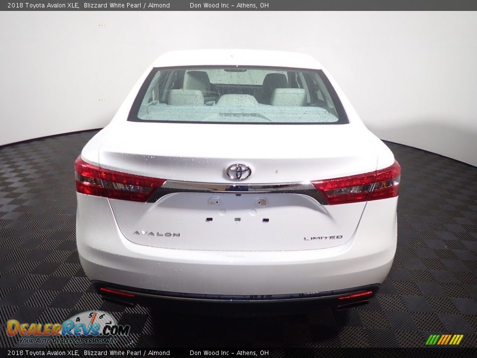 2018 Toyota Avalon XLE Blizzard White Pearl / Almond Photo #11