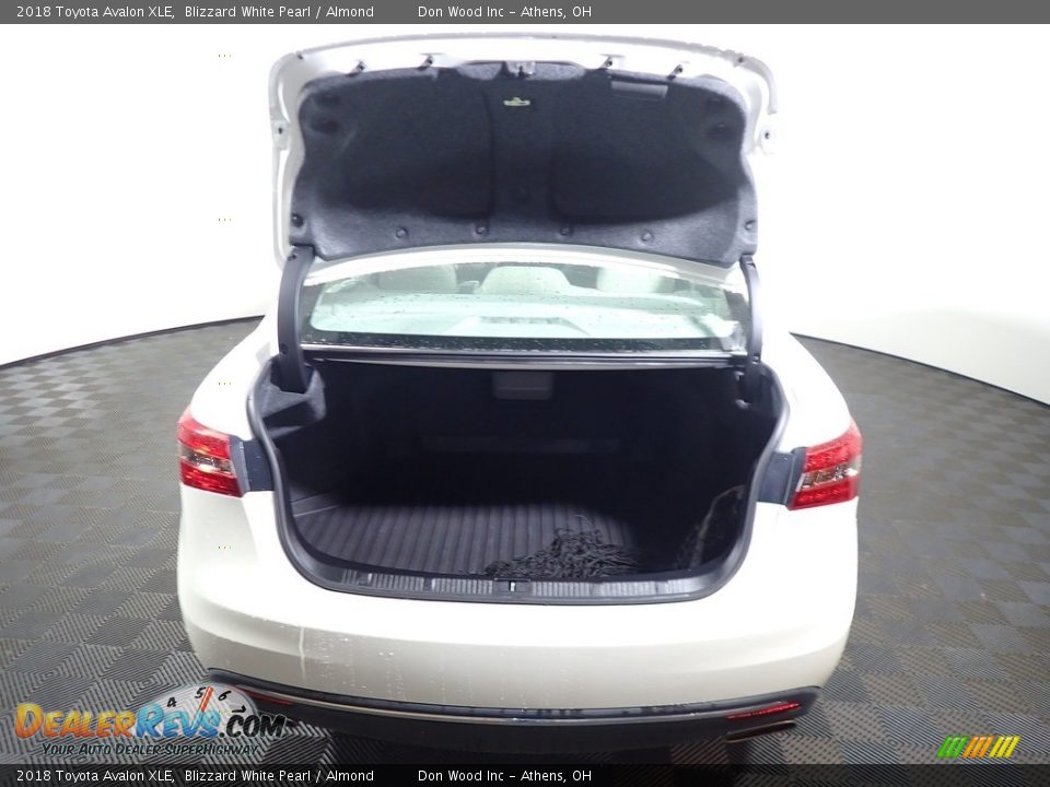 2018 Toyota Avalon XLE Blizzard White Pearl / Almond Photo #12