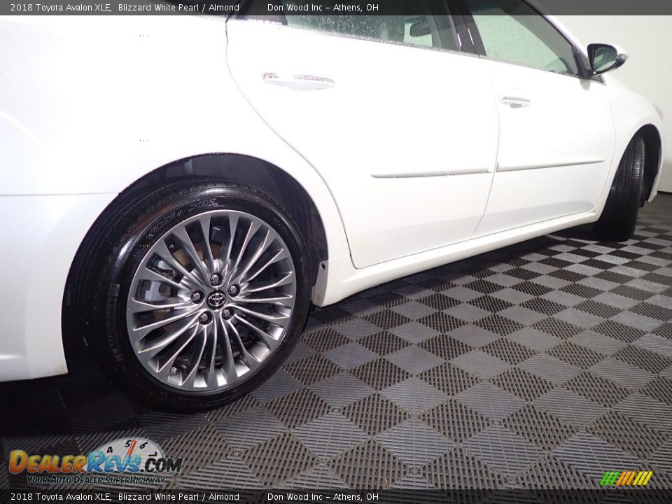 2018 Toyota Avalon XLE Blizzard White Pearl / Almond Photo #15