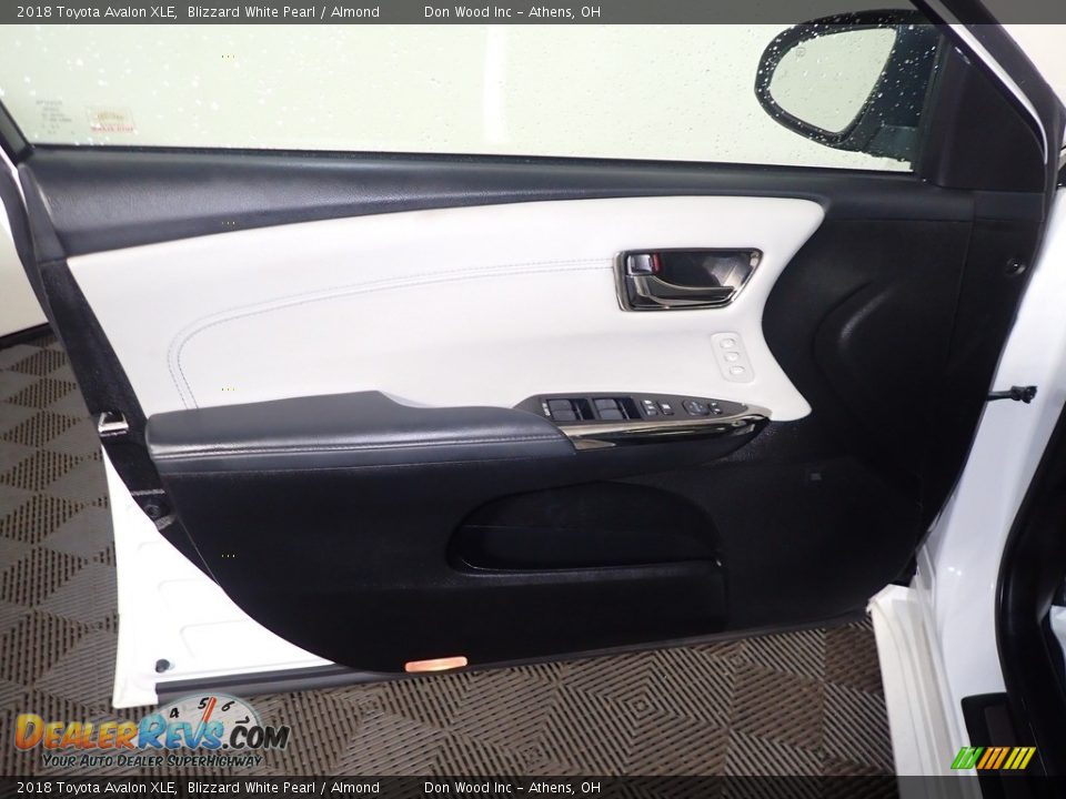 2018 Toyota Avalon XLE Blizzard White Pearl / Almond Photo #16