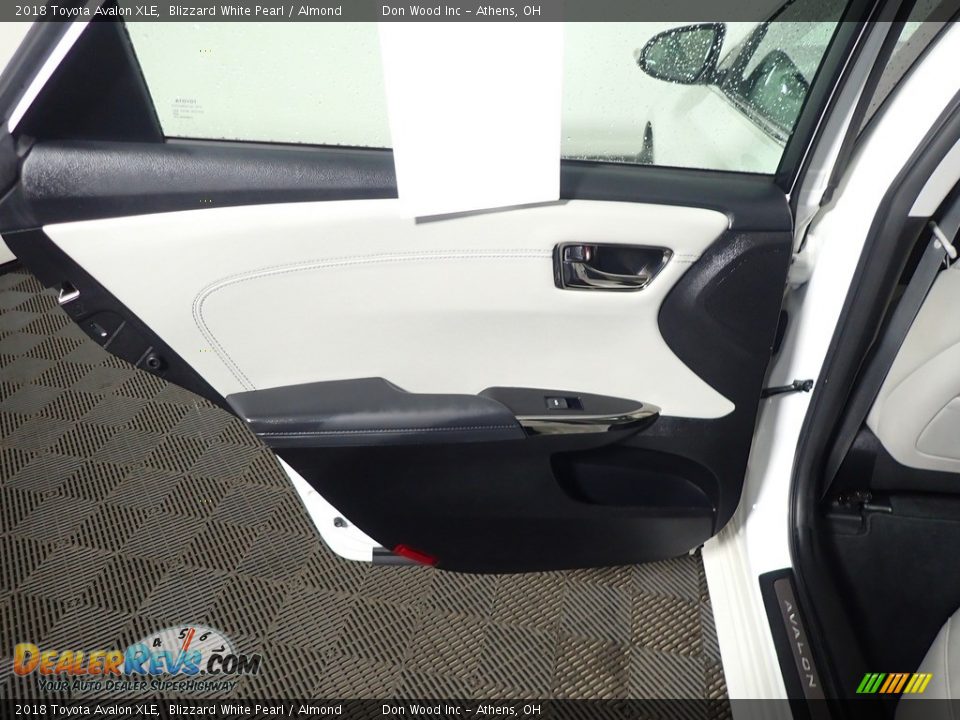 2018 Toyota Avalon XLE Blizzard White Pearl / Almond Photo #19