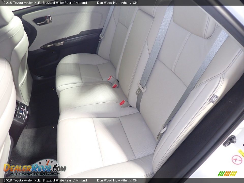 2018 Toyota Avalon XLE Blizzard White Pearl / Almond Photo #20