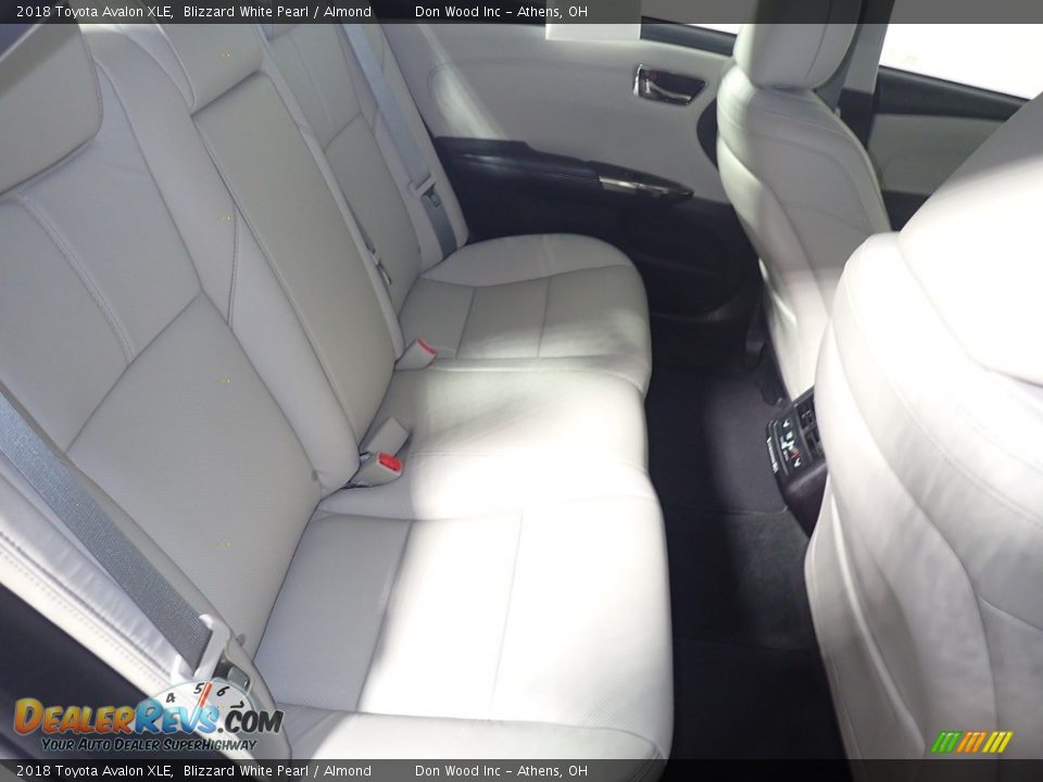 2018 Toyota Avalon XLE Blizzard White Pearl / Almond Photo #22