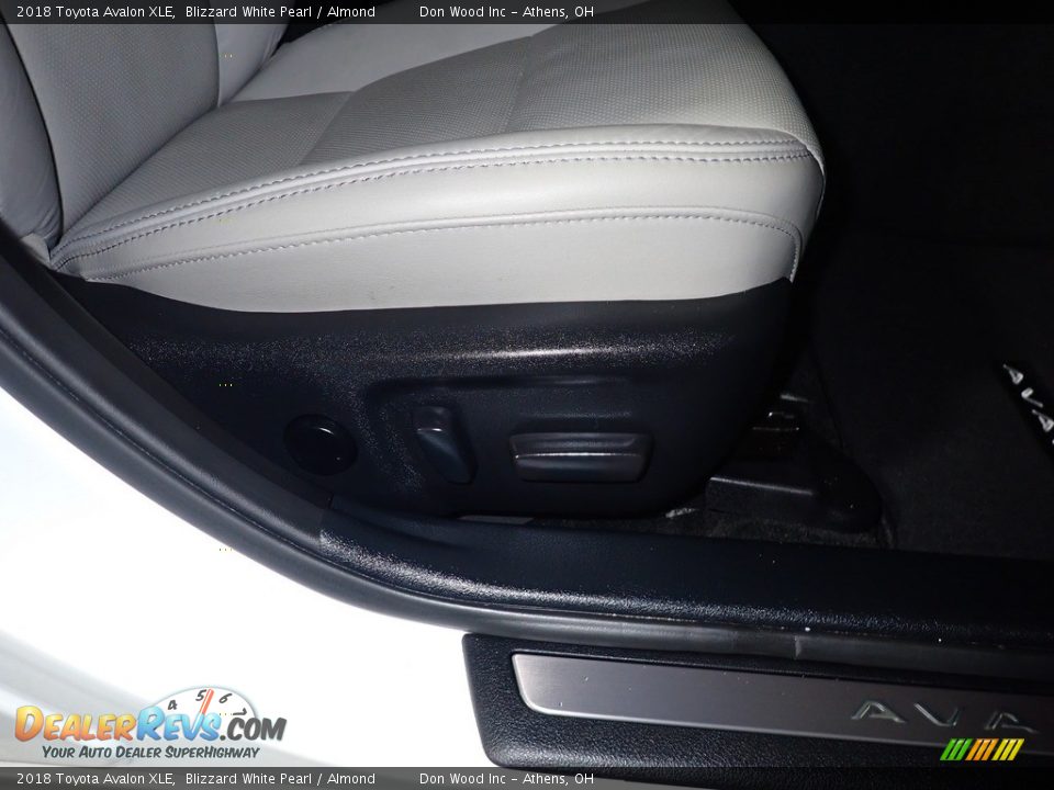 2018 Toyota Avalon XLE Blizzard White Pearl / Almond Photo #24