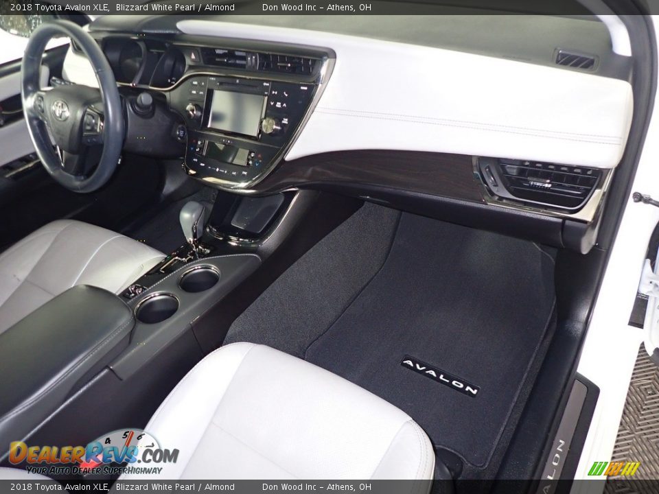 2018 Toyota Avalon XLE Blizzard White Pearl / Almond Photo #25