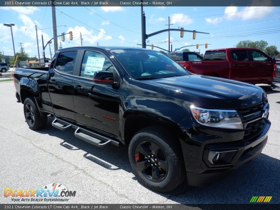 Front 3/4 View of 2021 Chevrolet Colorado LT Crew Cab 4x4 Photo #3