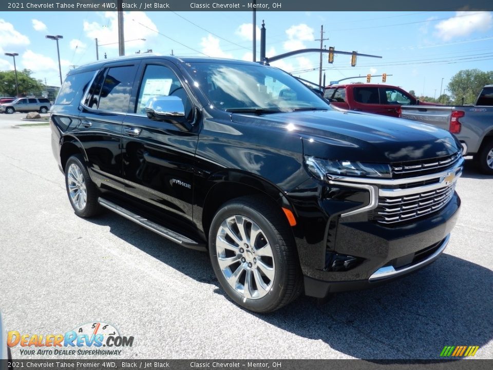 Front 3/4 View of 2021 Chevrolet Tahoe Premier 4WD Photo #3