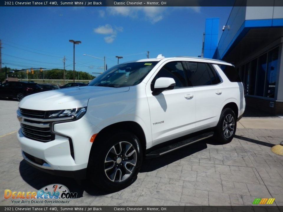 Front 3/4 View of 2021 Chevrolet Tahoe LT 4WD Photo #1