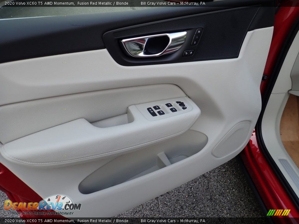 Door Panel of 2020 Volvo XC60 T5 AWD Momentum Photo #10