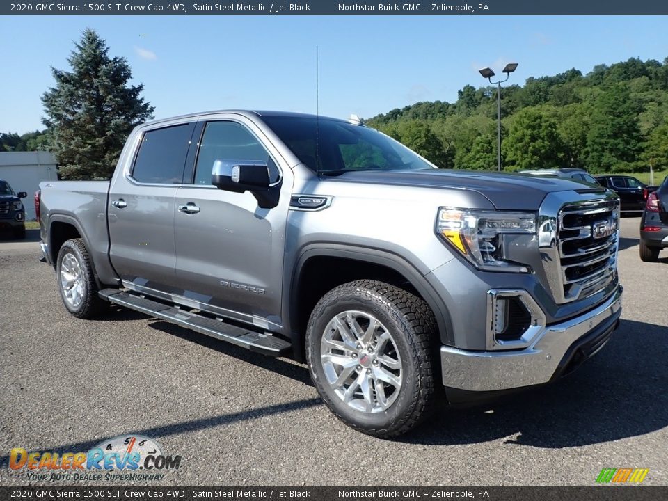Front 3/4 View of 2020 GMC Sierra 1500 SLT Crew Cab 4WD Photo #3