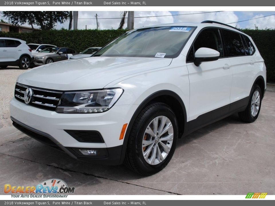 Front 3/4 View of 2018 Volkswagen Tiguan S Photo #5