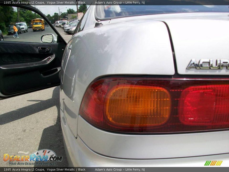 1995 Acura Integra LS Coupe Vogue Silver Metallic / Black Photo #14