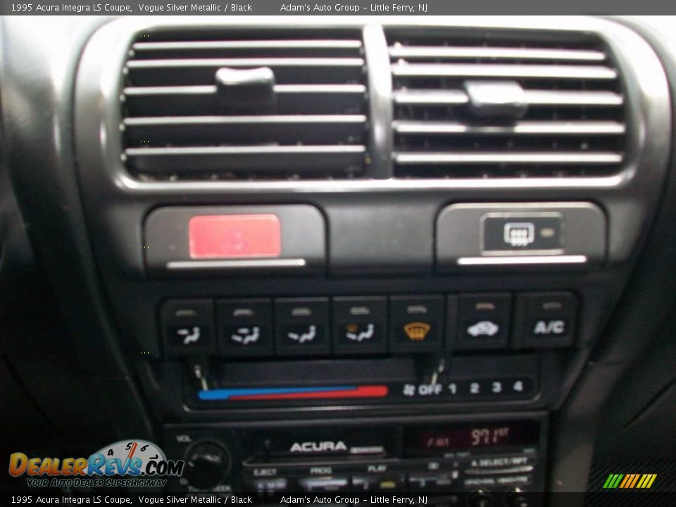 1995 Acura Integra LS Coupe Vogue Silver Metallic / Black Photo #19