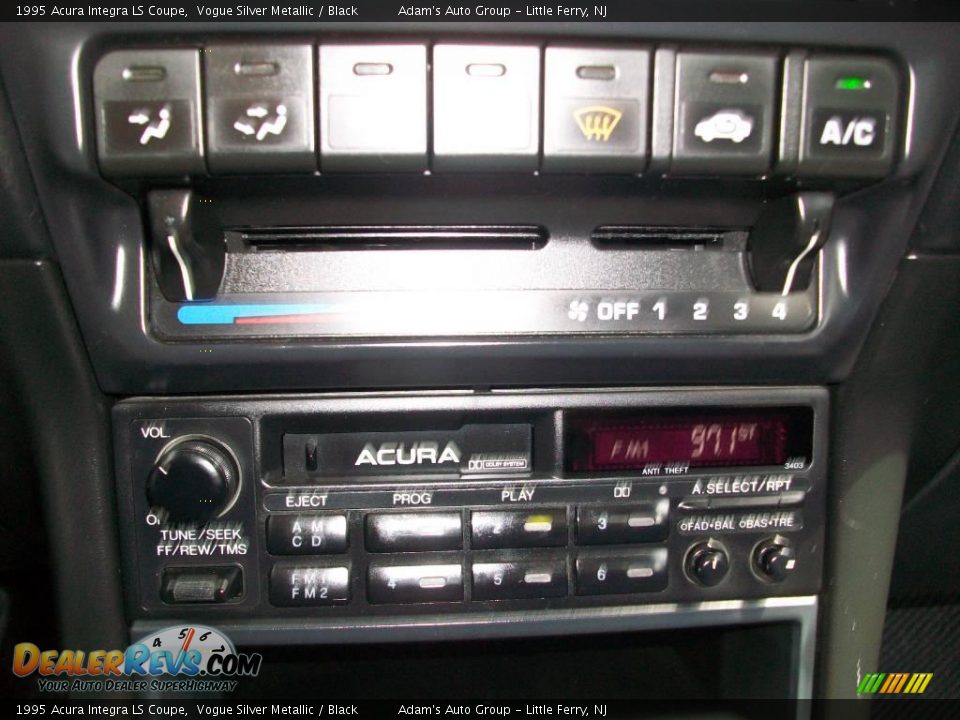 1995 Acura Integra LS Coupe Vogue Silver Metallic / Black Photo #20