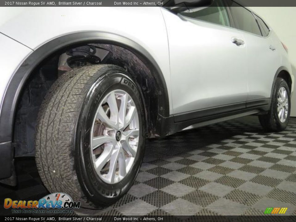 2017 Nissan Rogue SV AWD Brilliant Silver / Charcoal Photo #8