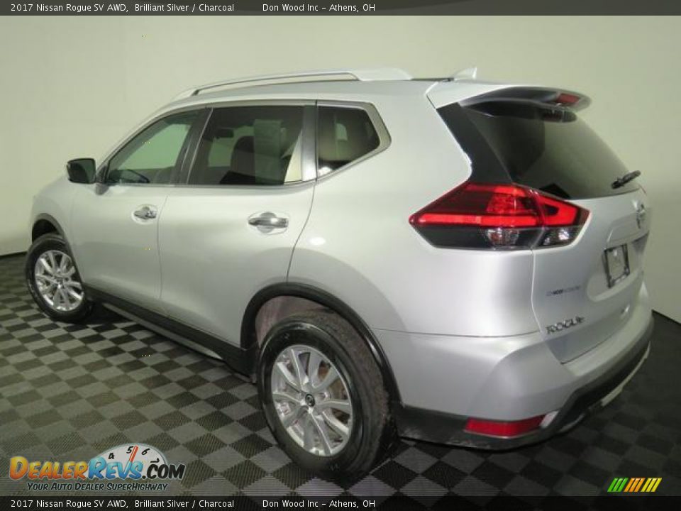 2017 Nissan Rogue SV AWD Brilliant Silver / Charcoal Photo #9