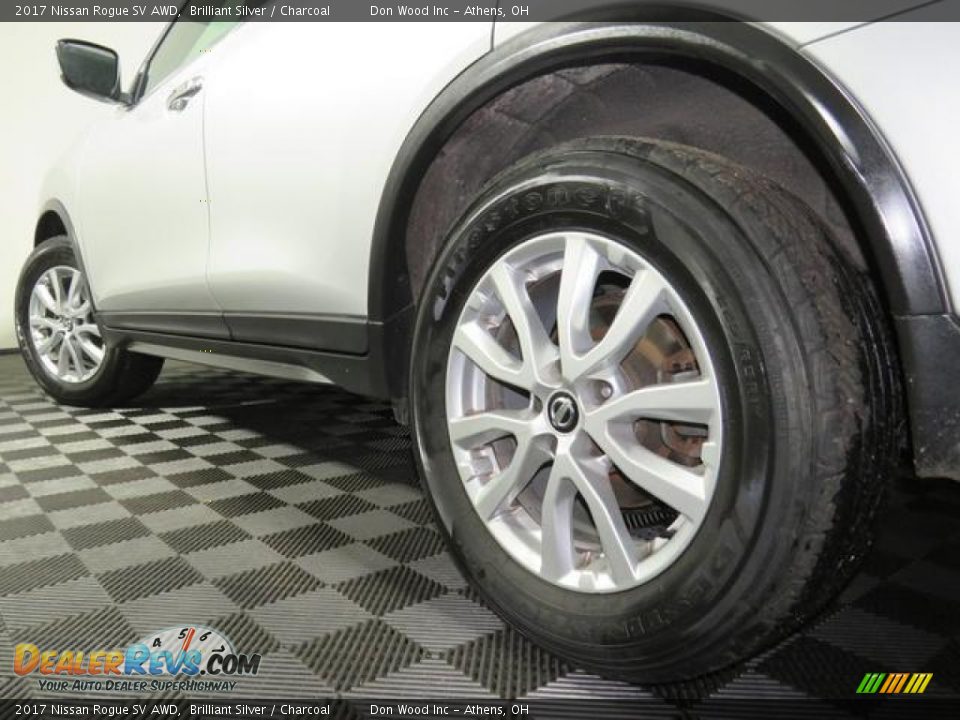 2017 Nissan Rogue SV AWD Brilliant Silver / Charcoal Photo #10