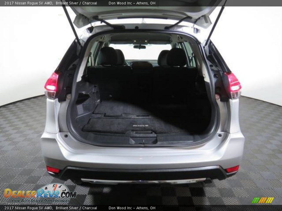 2017 Nissan Rogue SV AWD Brilliant Silver / Charcoal Photo #12
