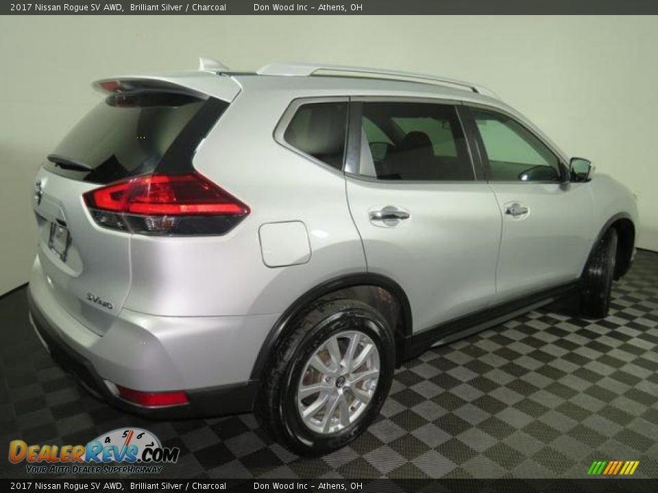 2017 Nissan Rogue SV AWD Brilliant Silver / Charcoal Photo #15