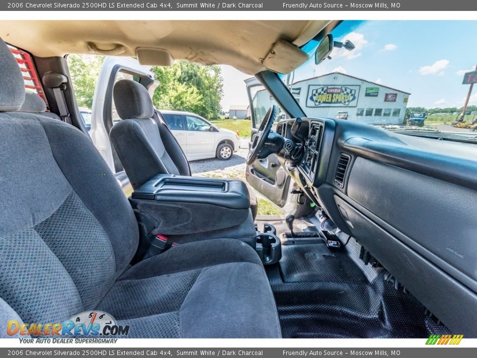 2006 Chevrolet Silverado 2500HD LS Extended Cab 4x4 Summit White / Dark Charcoal Photo #15