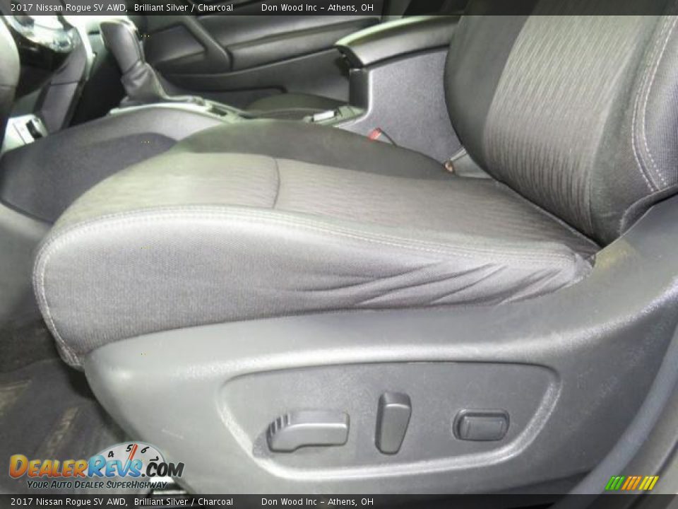 2017 Nissan Rogue SV AWD Brilliant Silver / Charcoal Photo #18