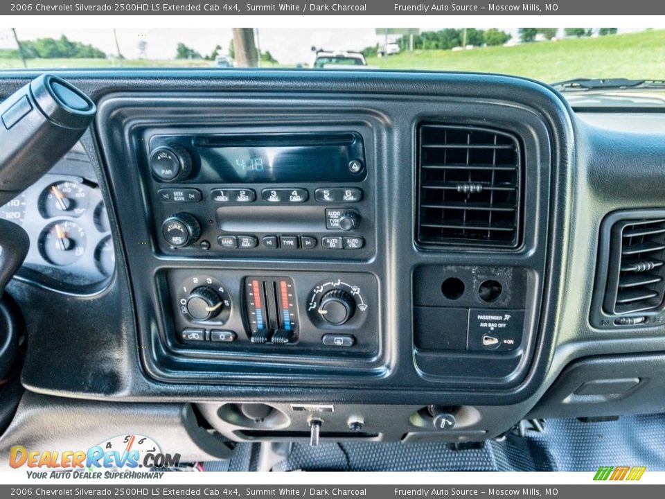 2006 Chevrolet Silverado 2500HD LS Extended Cab 4x4 Summit White / Dark Charcoal Photo #17