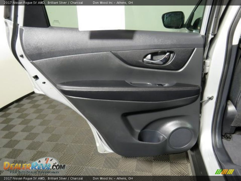 2017 Nissan Rogue SV AWD Brilliant Silver / Charcoal Photo #22