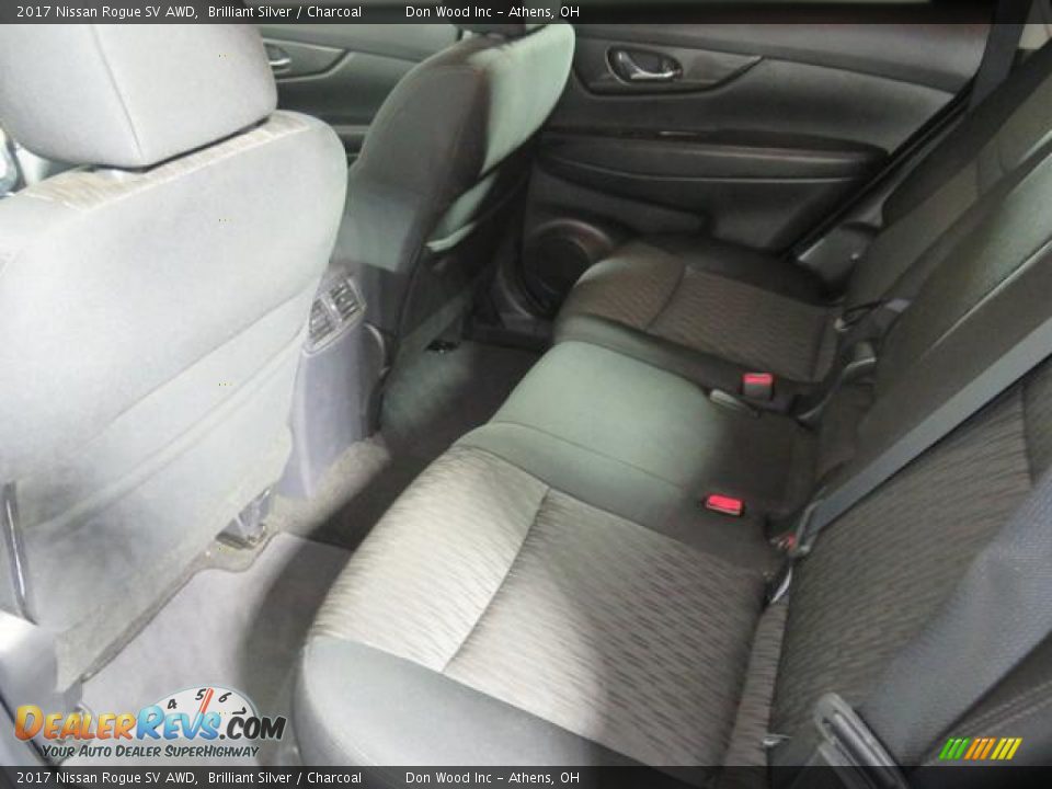 2017 Nissan Rogue SV AWD Brilliant Silver / Charcoal Photo #23