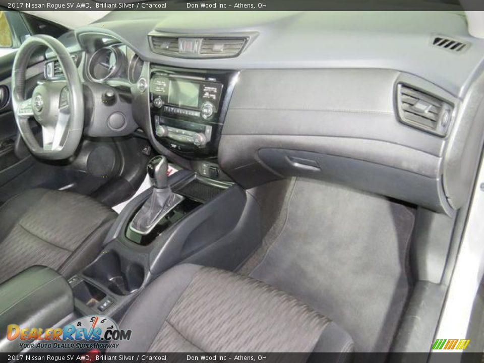 2017 Nissan Rogue SV AWD Brilliant Silver / Charcoal Photo #28