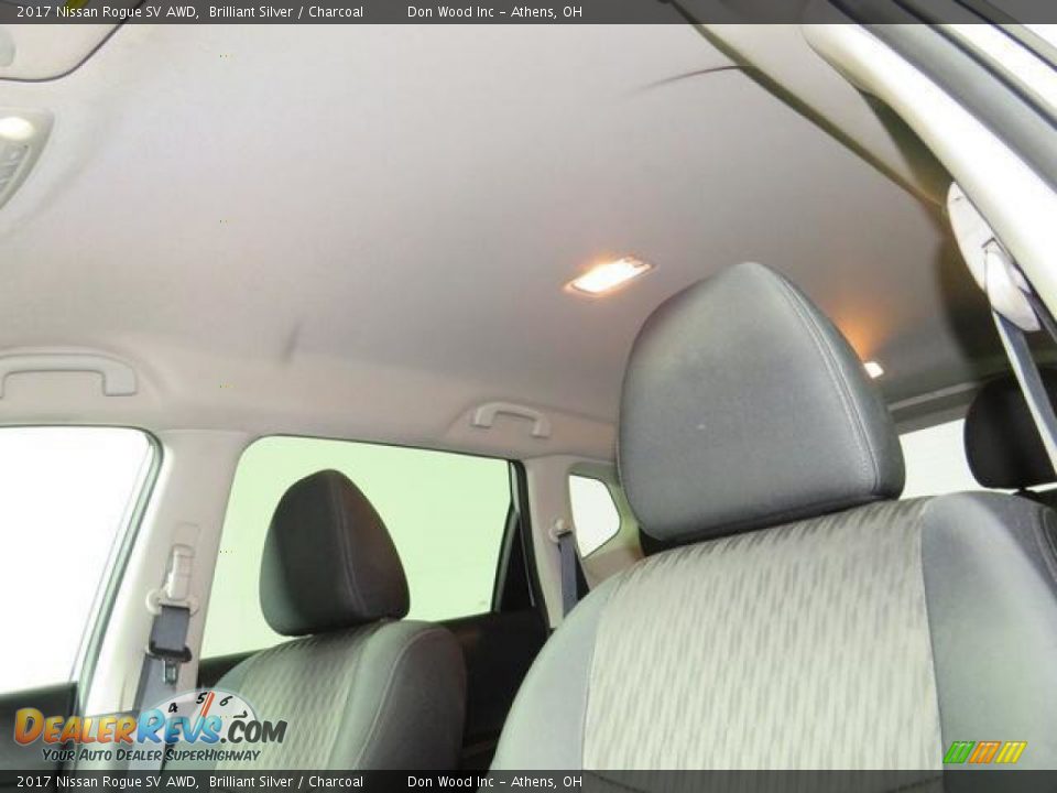 2017 Nissan Rogue SV AWD Brilliant Silver / Charcoal Photo #33