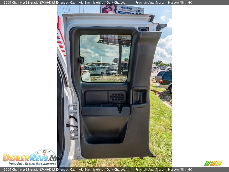 2006 Chevrolet Silverado 2500HD LS Extended Cab 4x4 Summit White / Dark Charcoal Photo #32