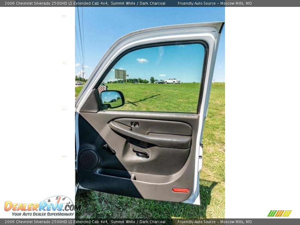 2006 Chevrolet Silverado 2500HD LS Extended Cab 4x4 Summit White / Dark Charcoal Photo #35