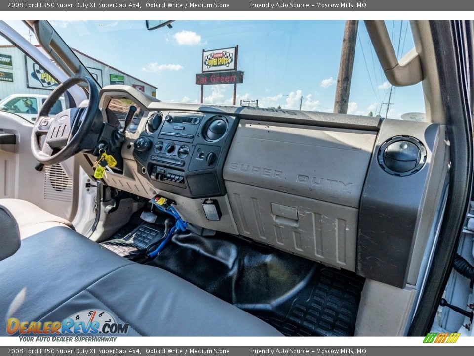 Dashboard of 2008 Ford F350 Super Duty XL SuperCab 4x4 Photo #35