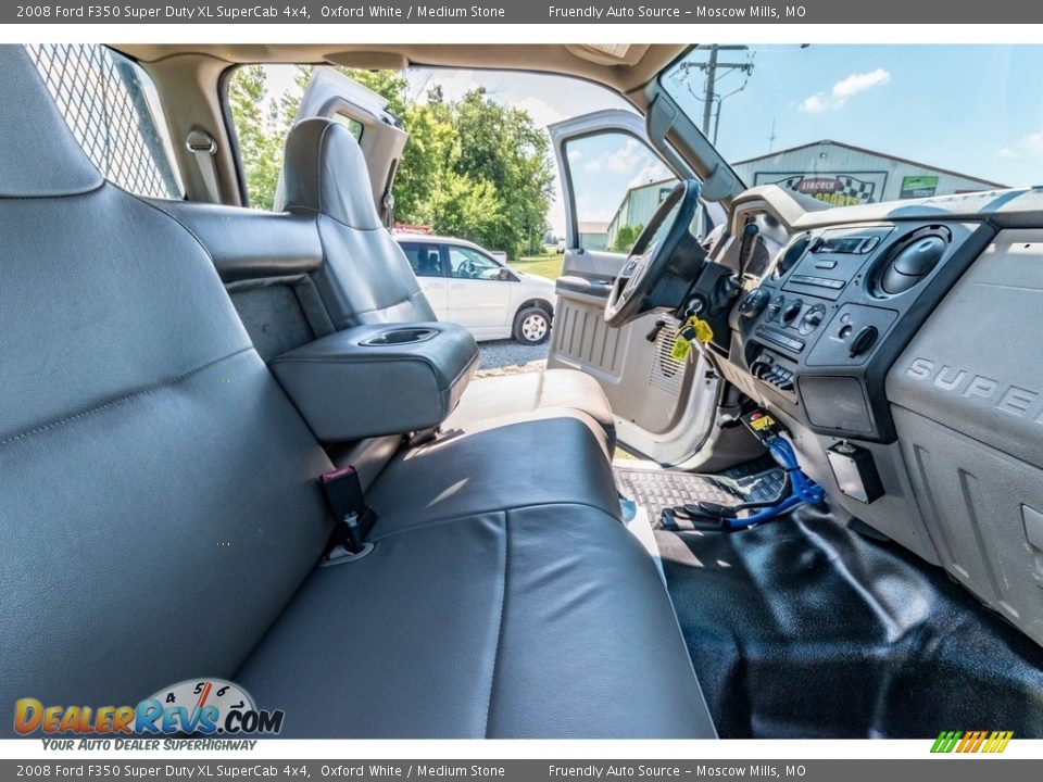 Front Seat of 2008 Ford F350 Super Duty XL SuperCab 4x4 Photo #36