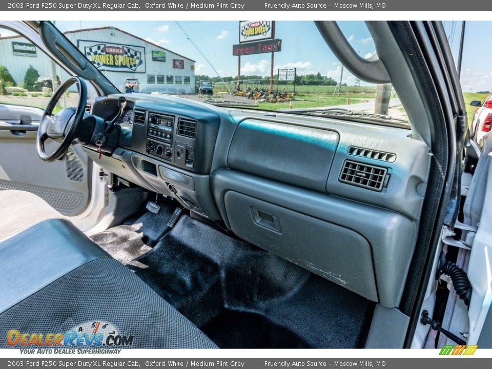 Dashboard of 2003 Ford F250 Super Duty XL Regular Cab Photo #26