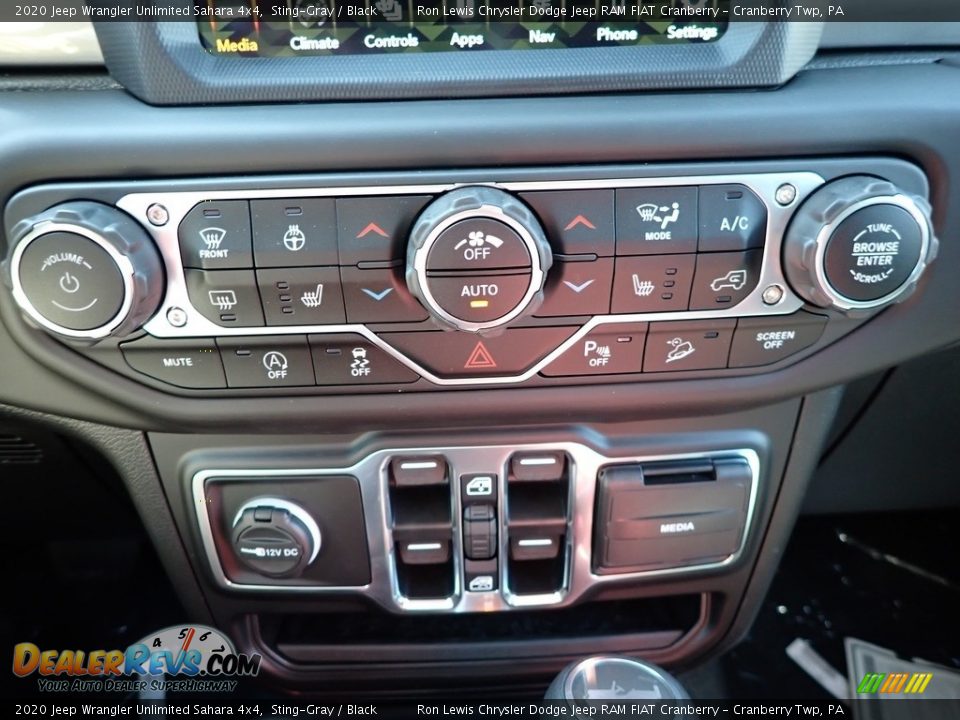 Controls of 2020 Jeep Wrangler Unlimited Sahara 4x4 Photo #18