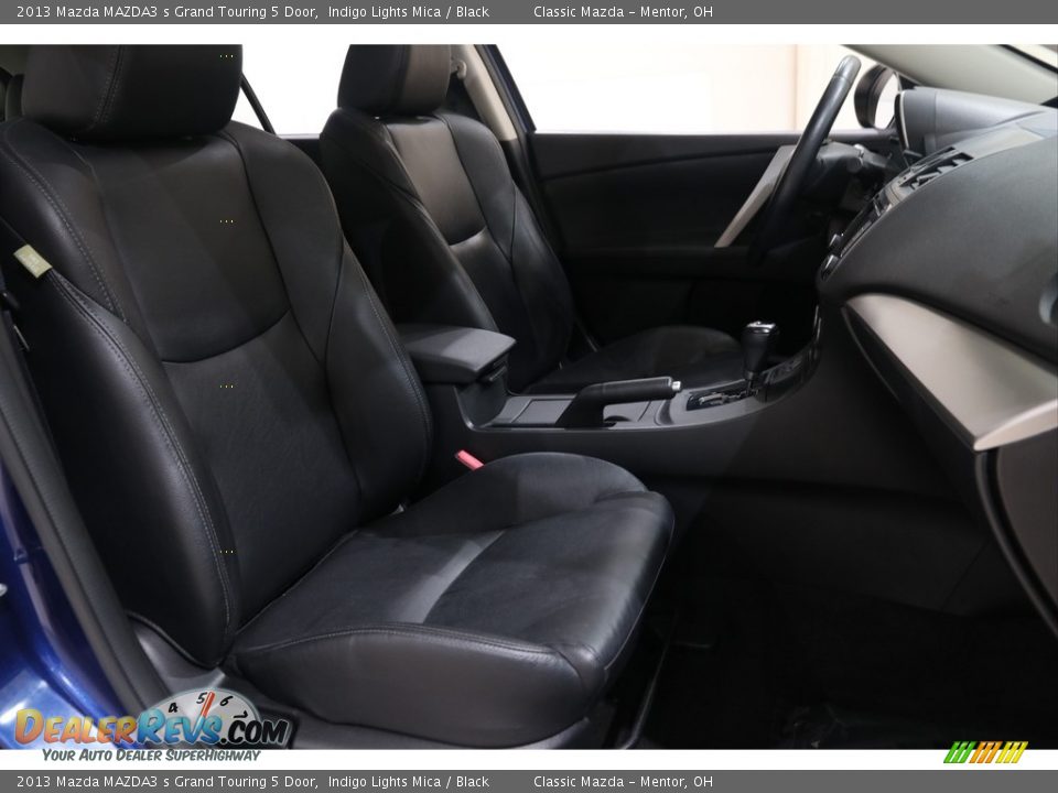 Front Seat of 2013 Mazda MAZDA3 s Grand Touring 5 Door Photo #16