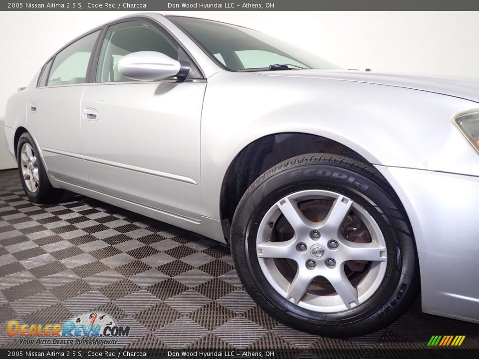 2005 Nissan Altima 2.5 S Code Red / Charcoal Photo #3