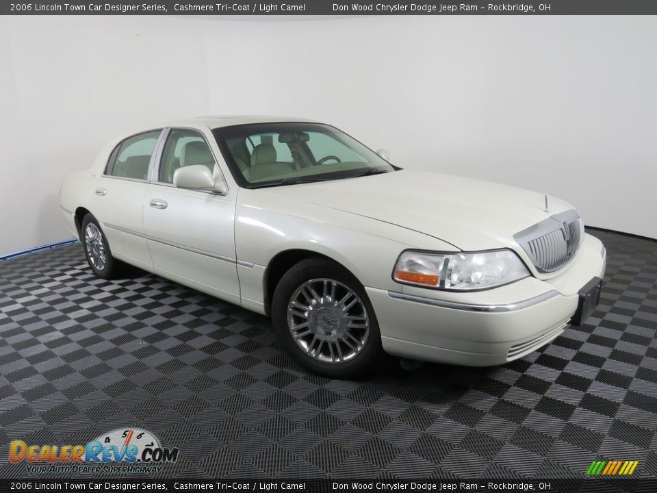 2006 Lincoln Town Car Designer Series Cashmere Tri-Coat / Light Camel Photo #5