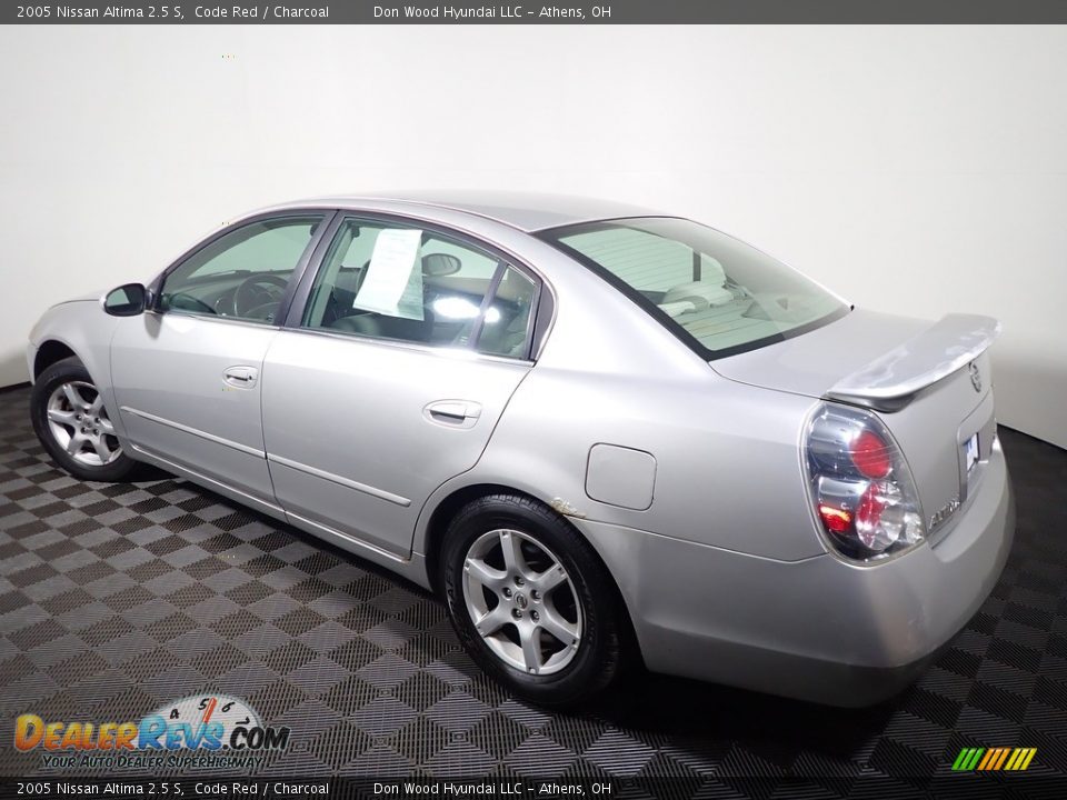 2005 Nissan Altima 2.5 S Code Red / Charcoal Photo #9