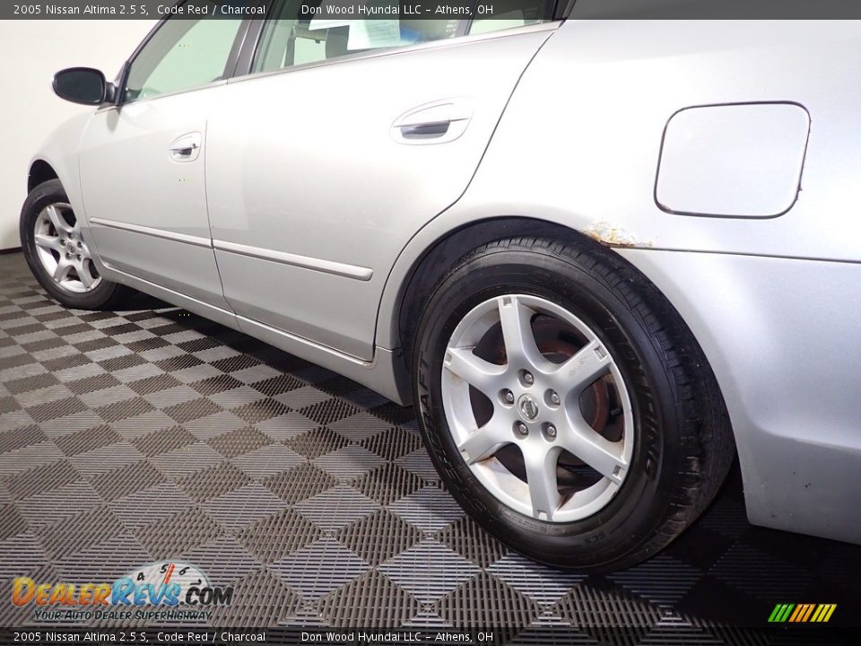 2005 Nissan Altima 2.5 S Code Red / Charcoal Photo #10