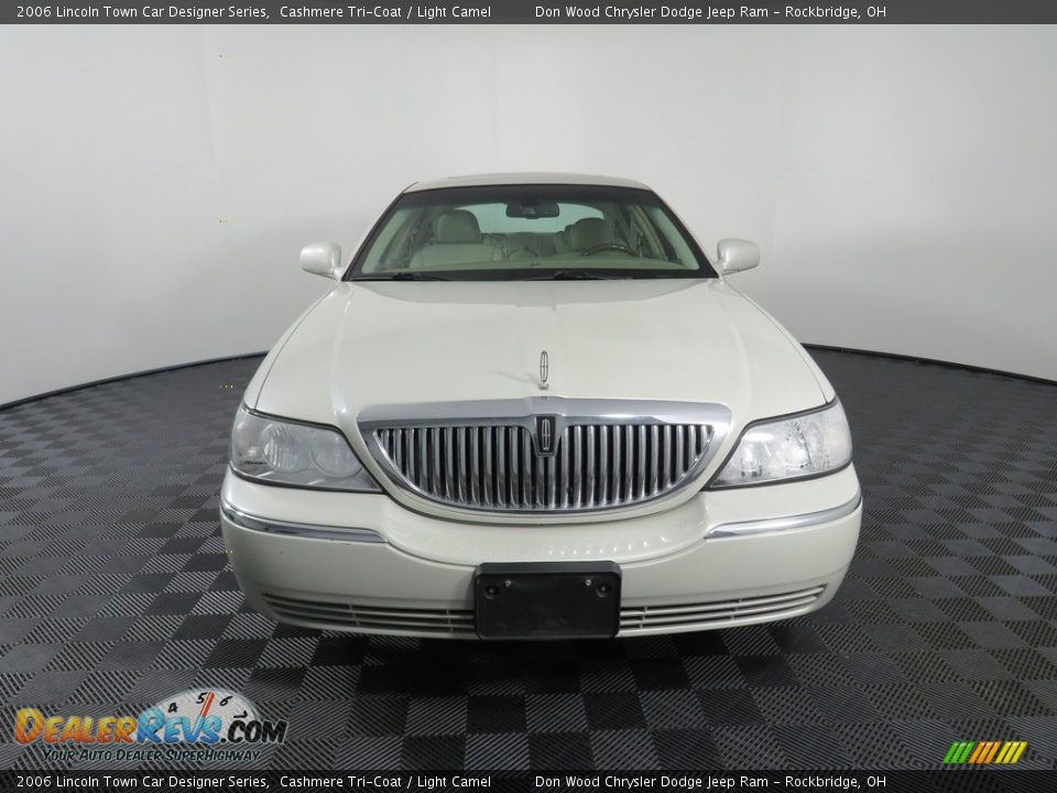 2006 Lincoln Town Car Designer Series Cashmere Tri-Coat / Light Camel Photo #7