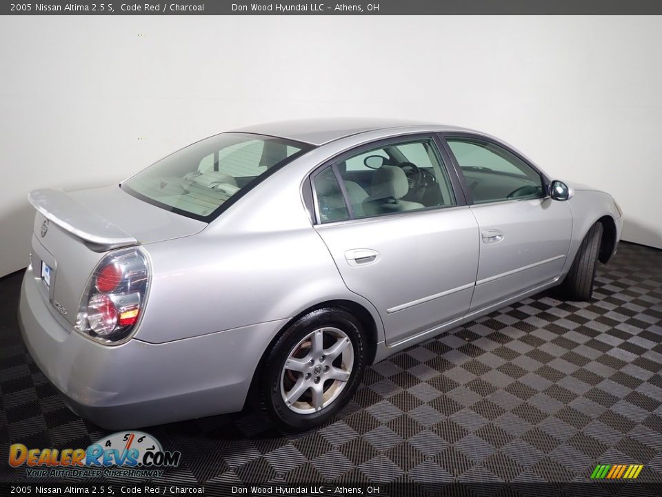 2005 Nissan Altima 2.5 S Code Red / Charcoal Photo #14
