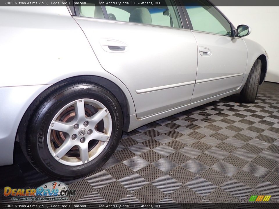 2005 Nissan Altima 2.5 S Code Red / Charcoal Photo #15