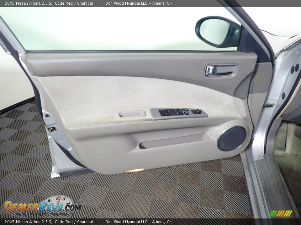 2005 Nissan Altima 2.5 S Code Red / Charcoal Photo #16