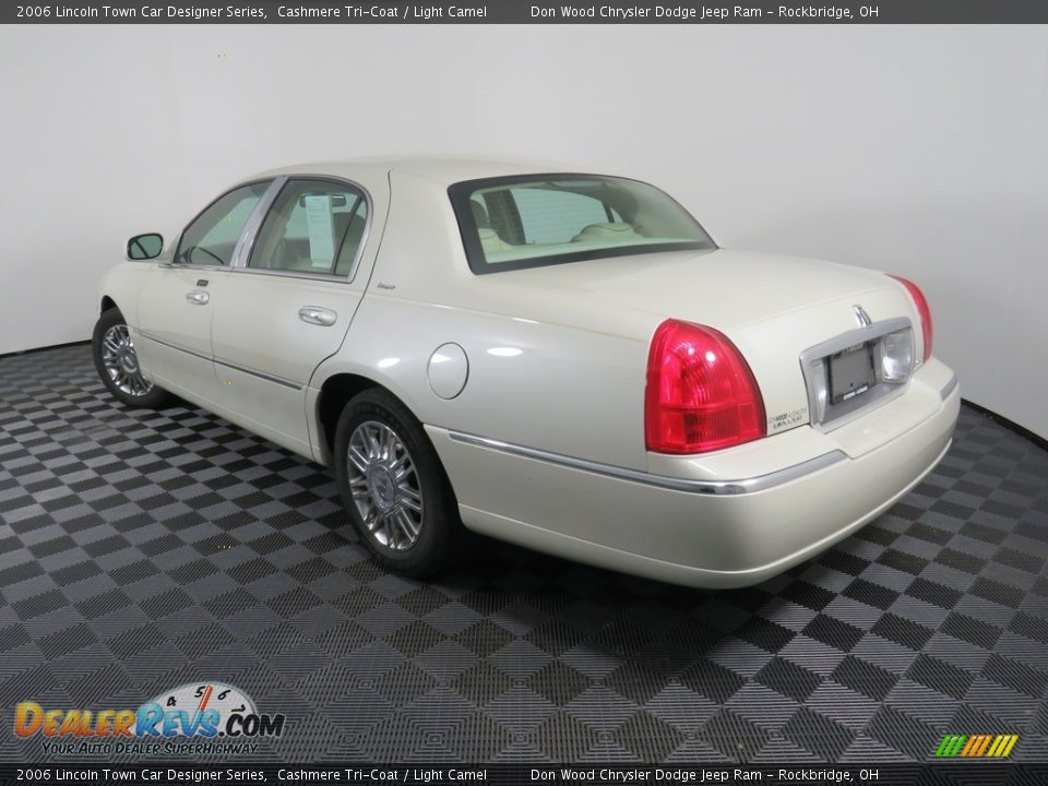 2006 Lincoln Town Car Designer Series Cashmere Tri-Coat / Light Camel Photo #13