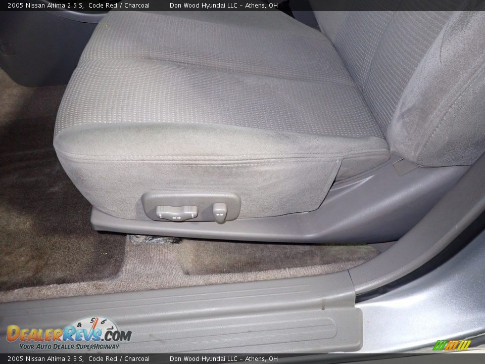 2005 Nissan Altima 2.5 S Code Red / Charcoal Photo #17
