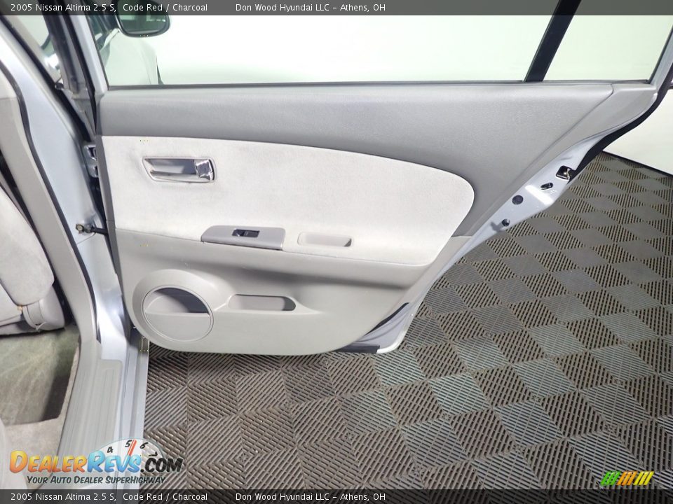 2005 Nissan Altima 2.5 S Code Red / Charcoal Photo #21