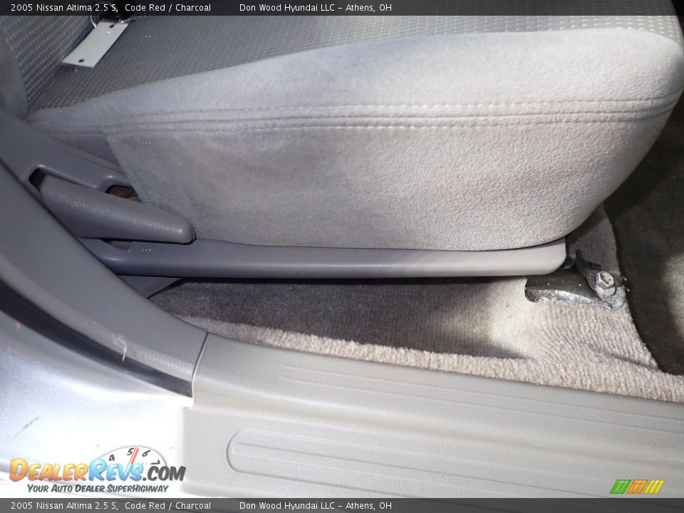 2005 Nissan Altima 2.5 S Code Red / Charcoal Photo #24